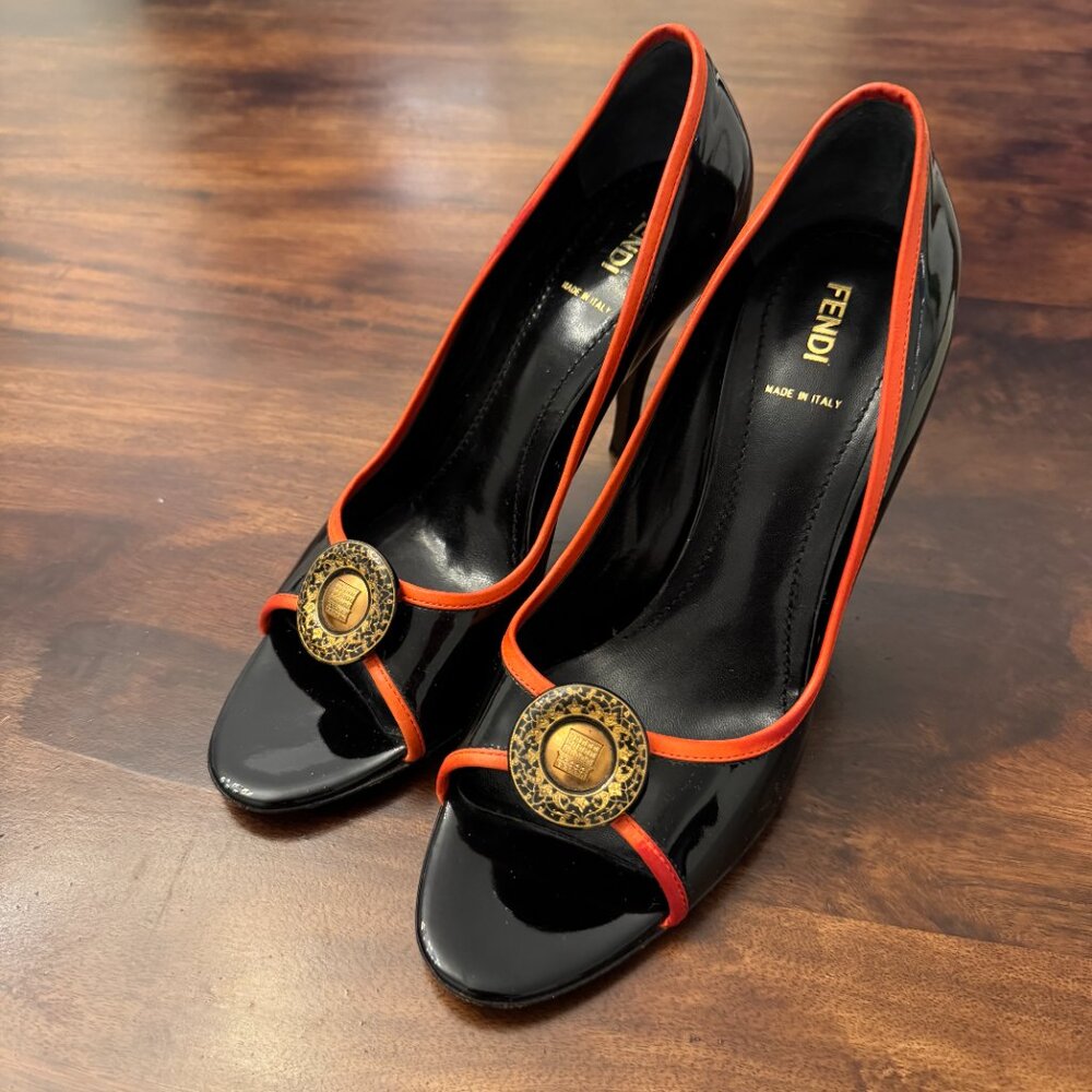 Vintage FENDI Black Patent Gold Medallion Peep Toe Pump - Picture 3 of 13